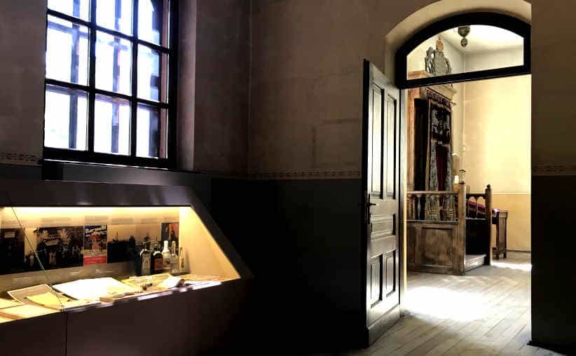 Exhibits displayed near the synagogue's door in theJewish Museum in Oświęcim