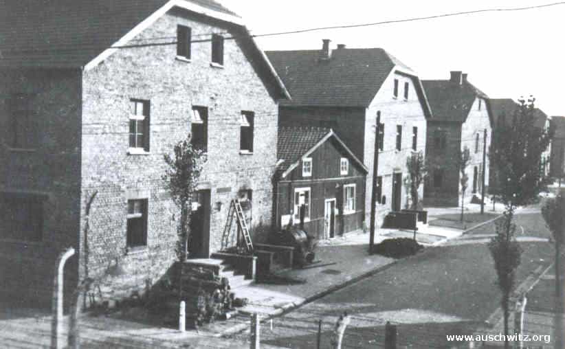 An old photo of Blocks 1-4 in Auschwitz I Main Camp with the bathhouse wooden barrack between Blocks 1 and 2.
